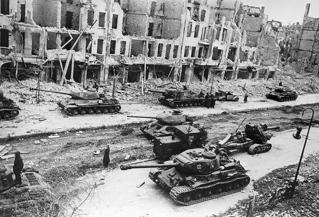 Soviet tanks on the way to Berlin 1945